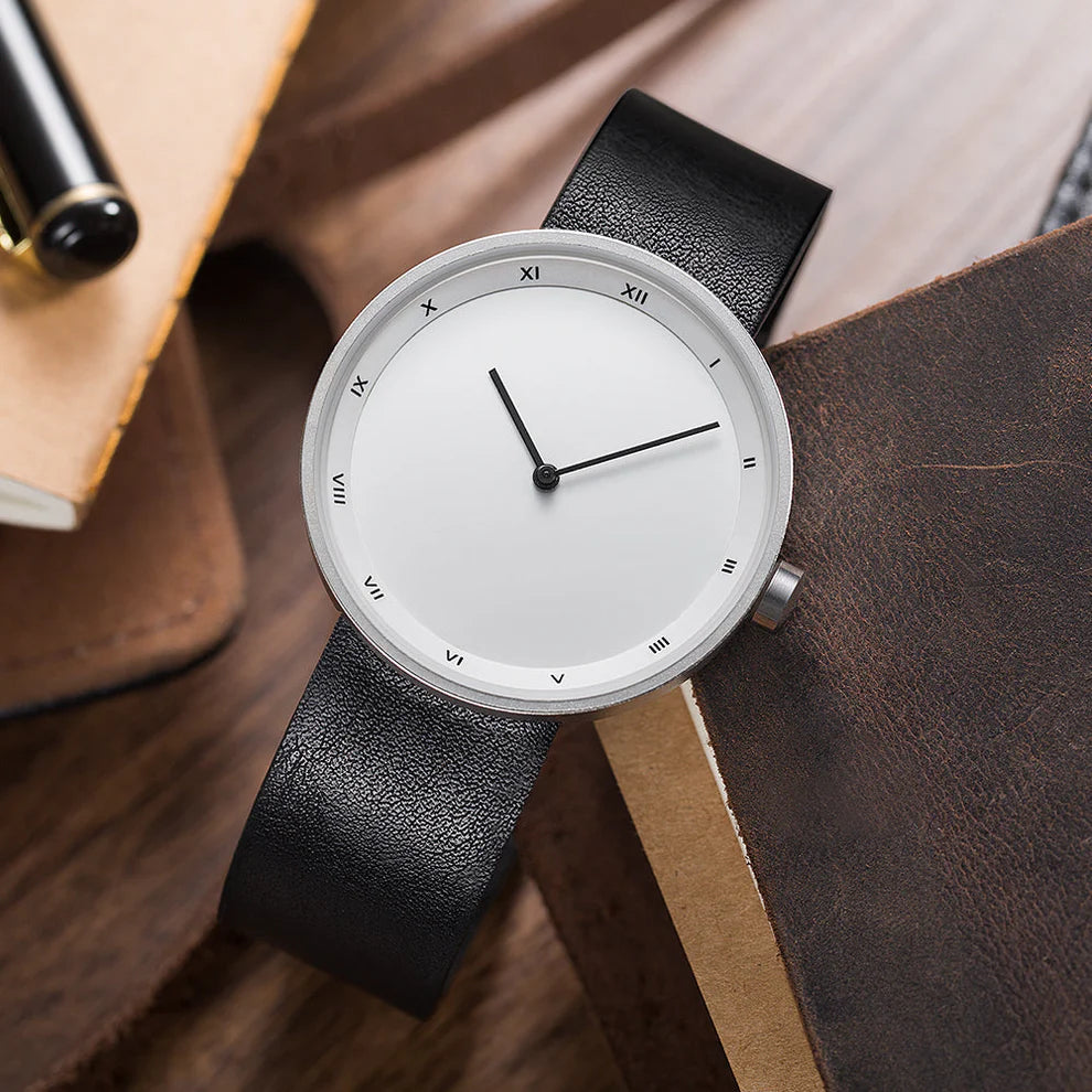 Minimalist Analog Wrist Watch – Clean Dial Leather Strap Design