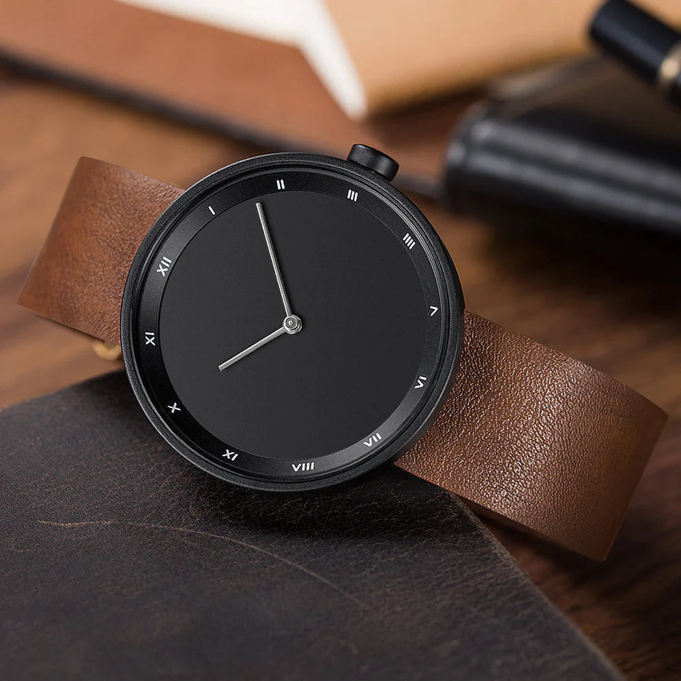 Minimalist Analog Wrist Watch – Clean Dial Leather Strap Design